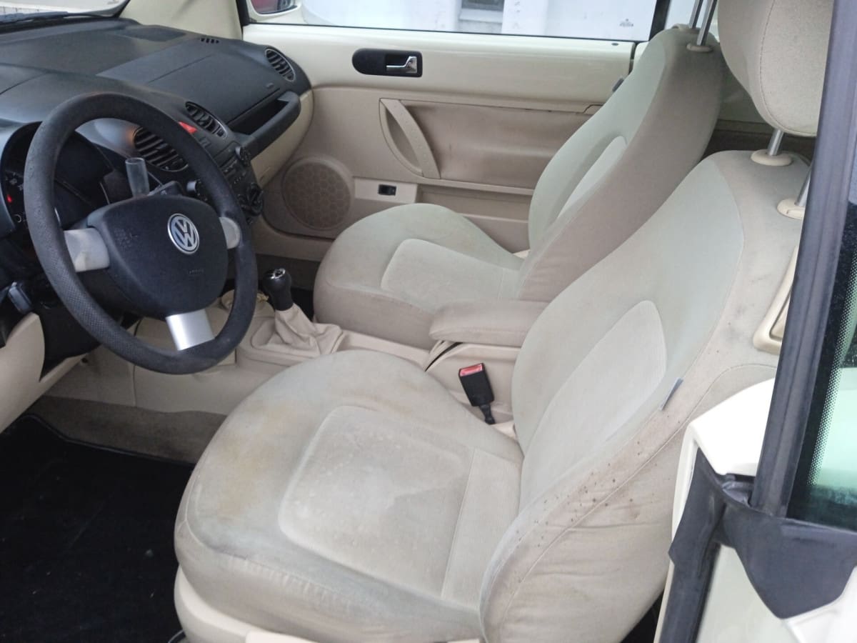 VOLKSWAGEN New Beetle 12