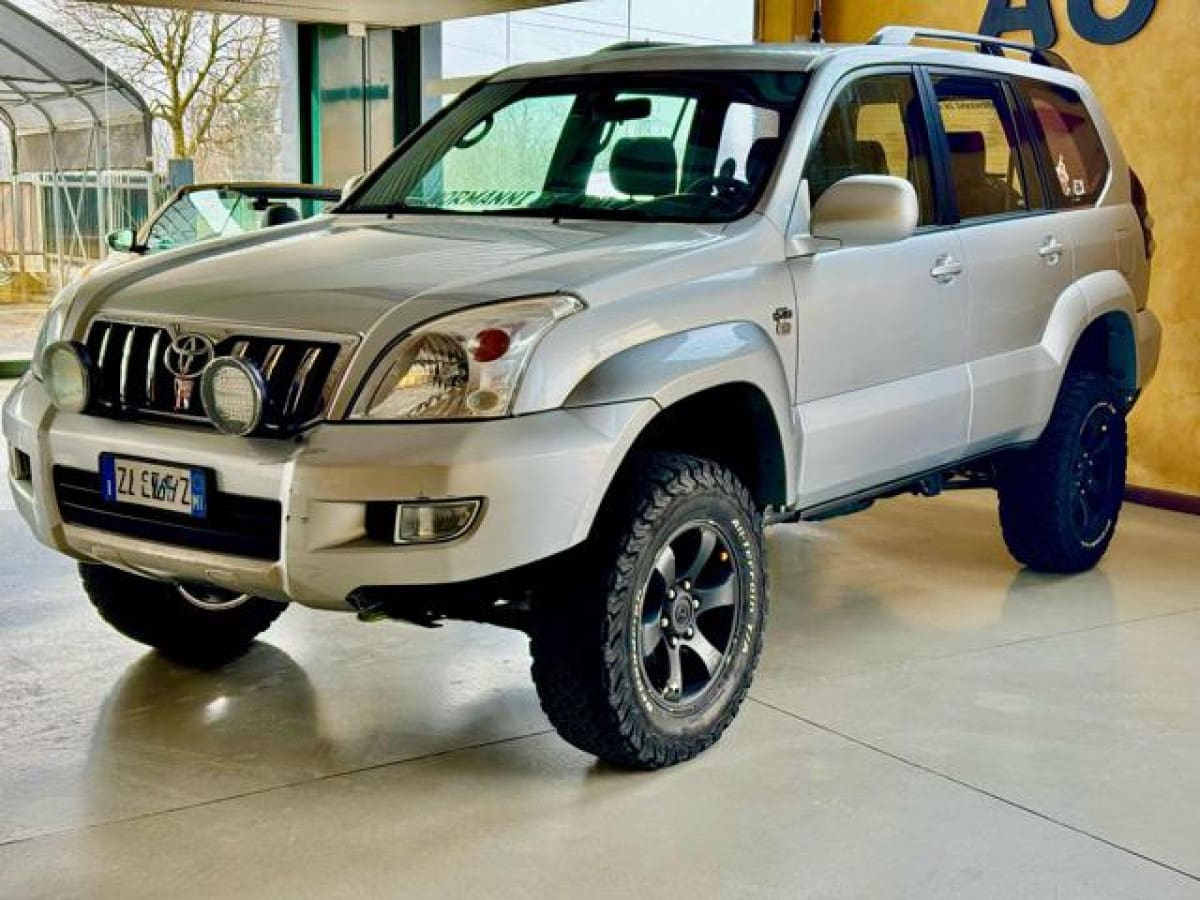 TOYOTA Land Cruiser 2