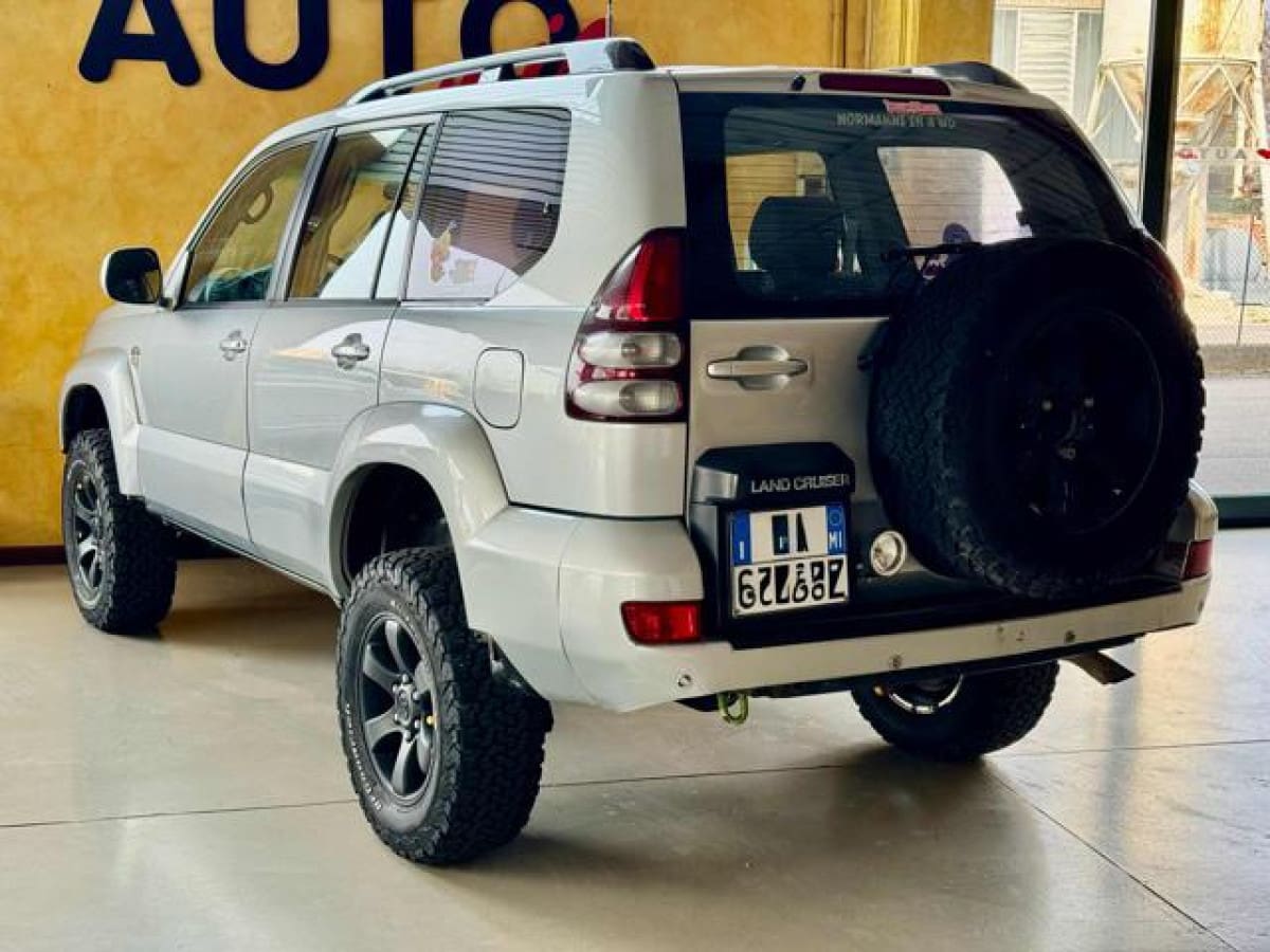 TOYOTA Land Cruiser 7
