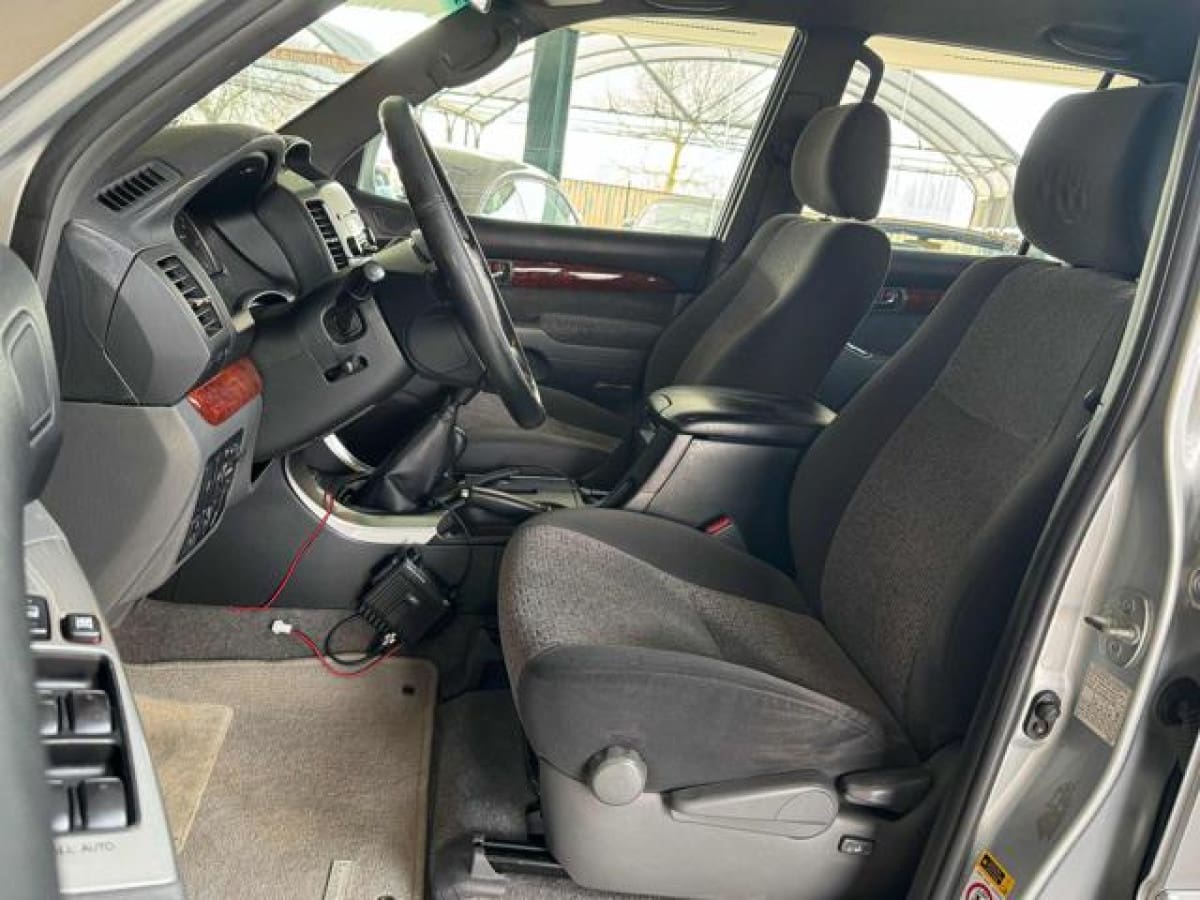 TOYOTA Land Cruiser 10