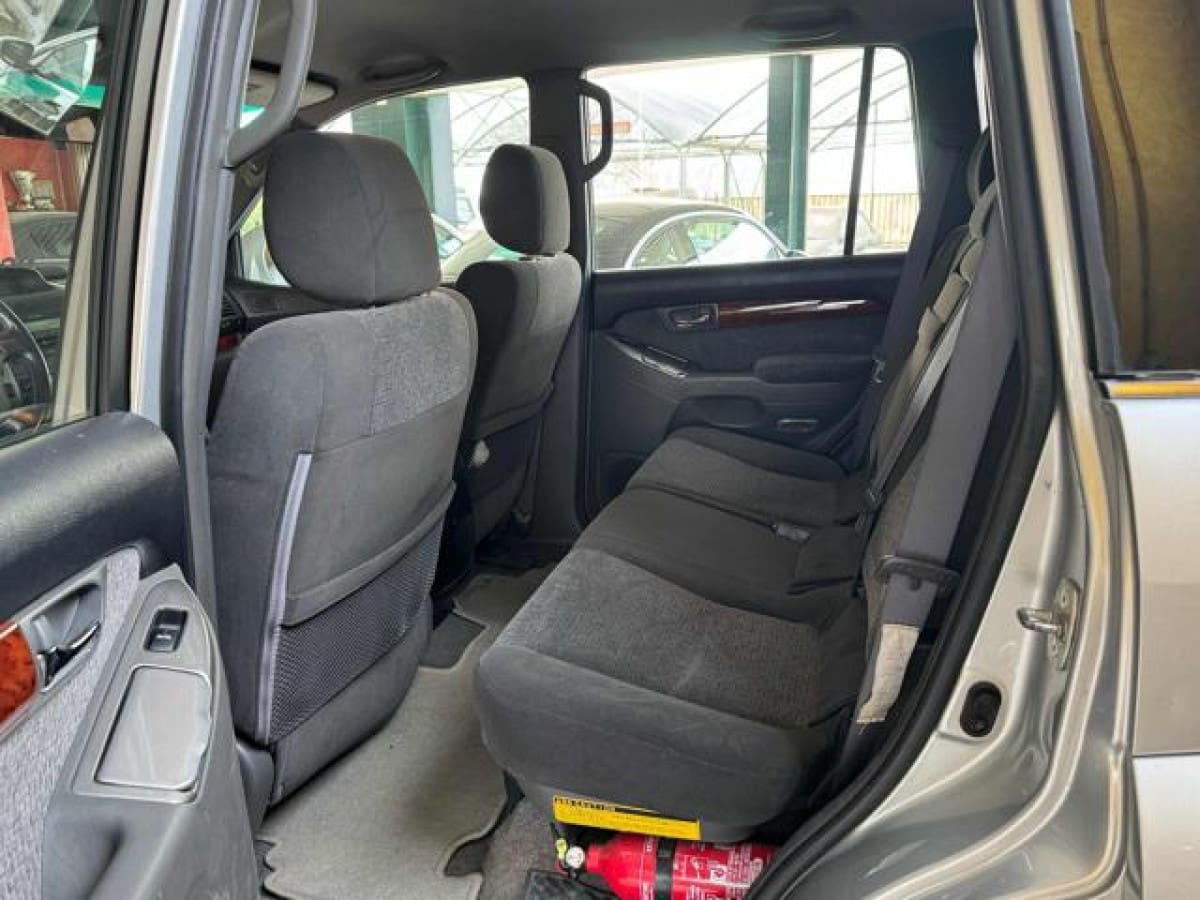 TOYOTA Land Cruiser 11