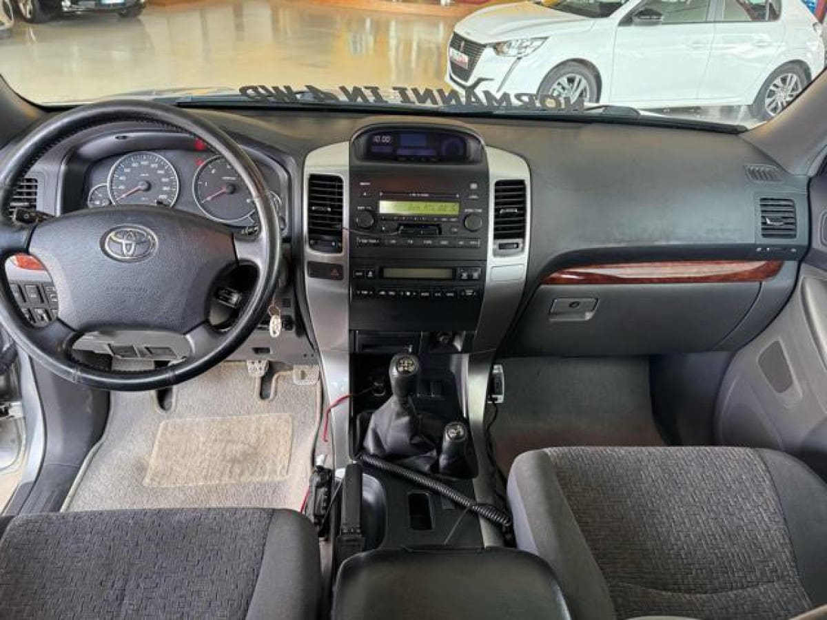 TOYOTA Land Cruiser 13