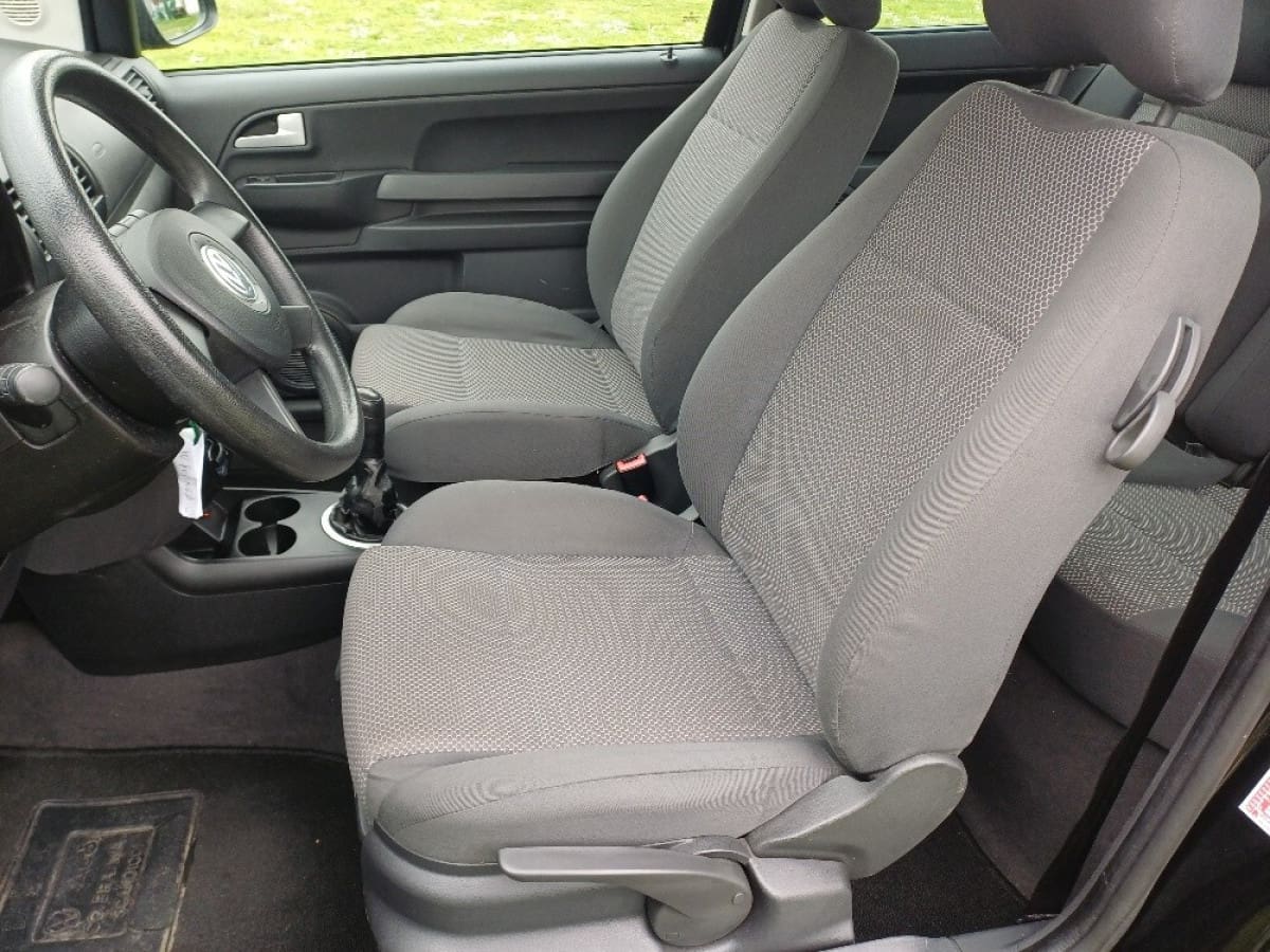 VOLKSWAGEN Fox 4
