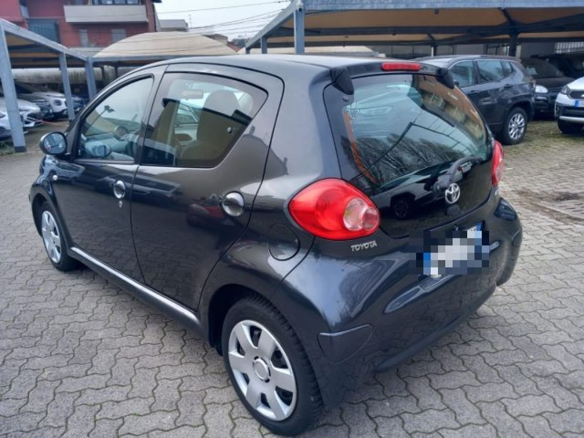 TOYOTA Aygo 1ª serie 2