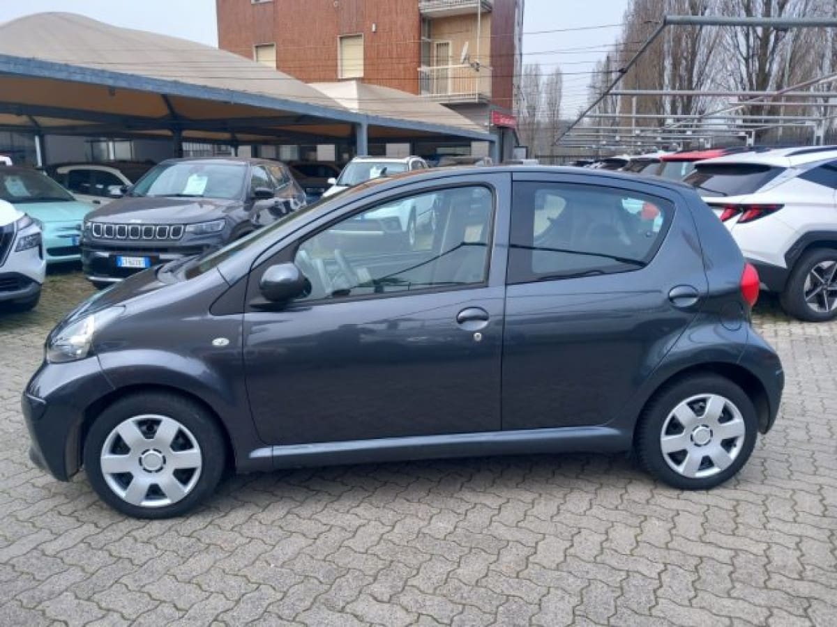 TOYOTA Aygo 1ª serie 8