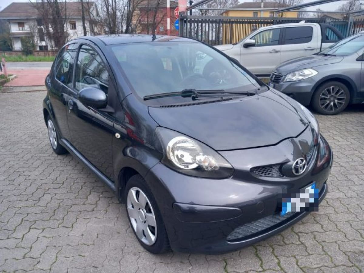 TOYOTA Aygo 1ª serie 9