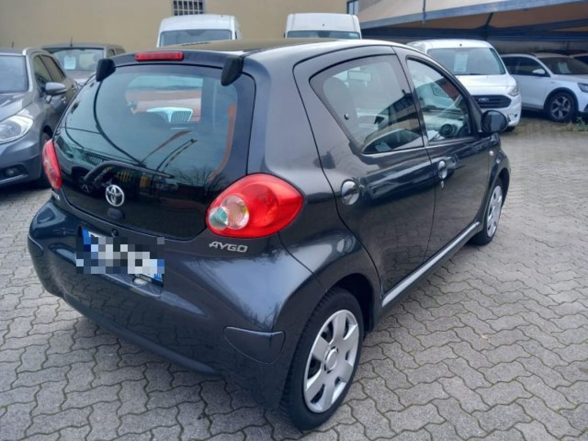 TOYOTA Aygo 1ª serie 10