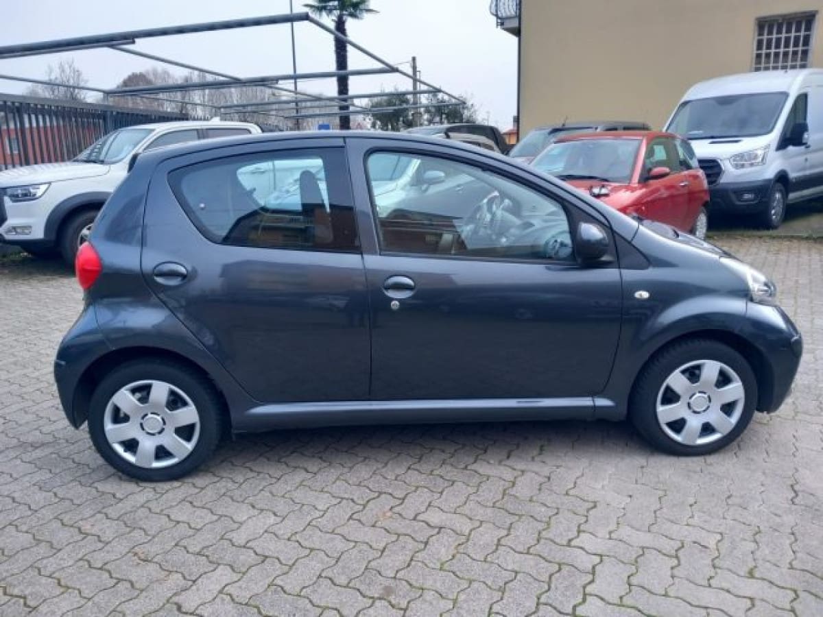 TOYOTA Aygo 1ª serie 11