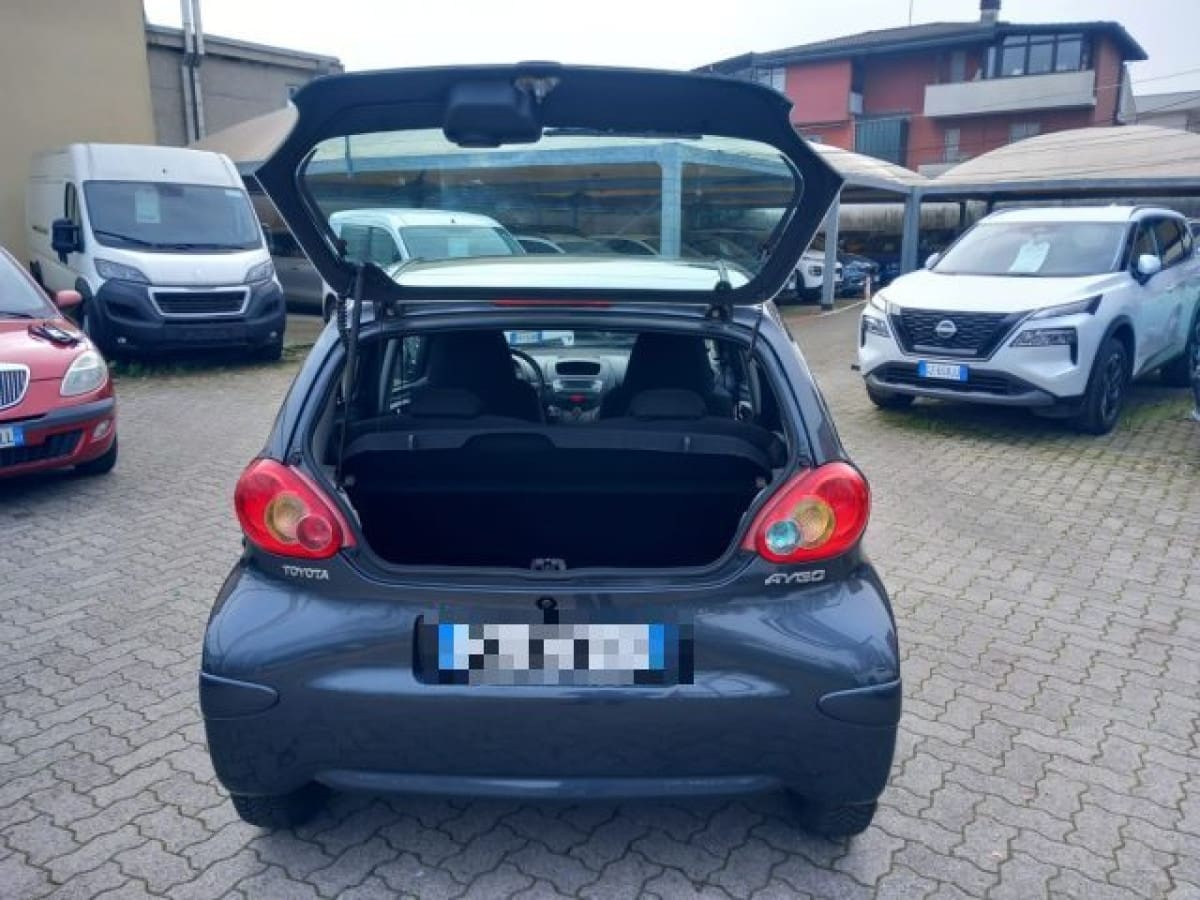 TOYOTA Aygo 1ª serie 15