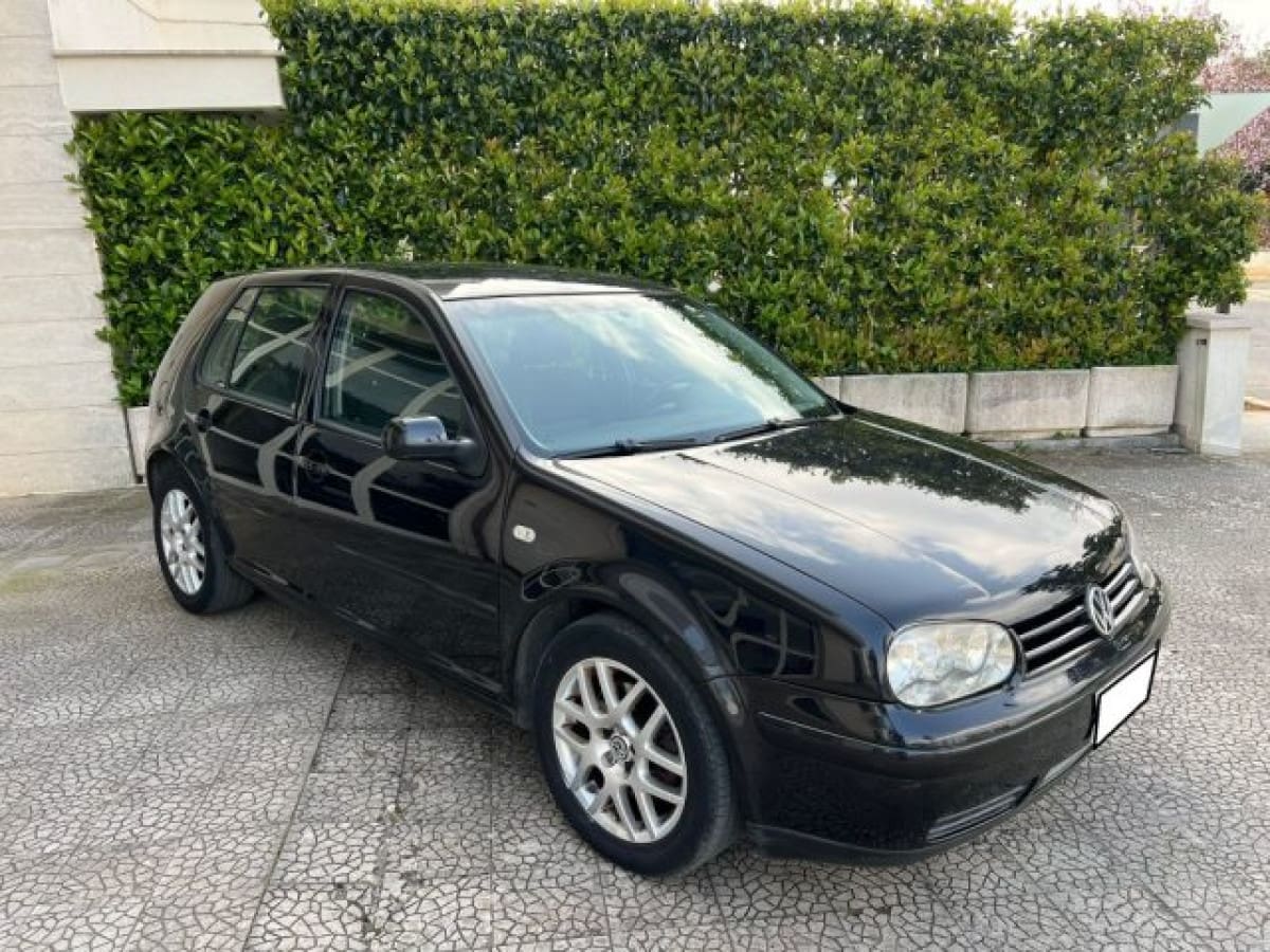 VOLKSWAGEN Golf 4ª serie 109704111