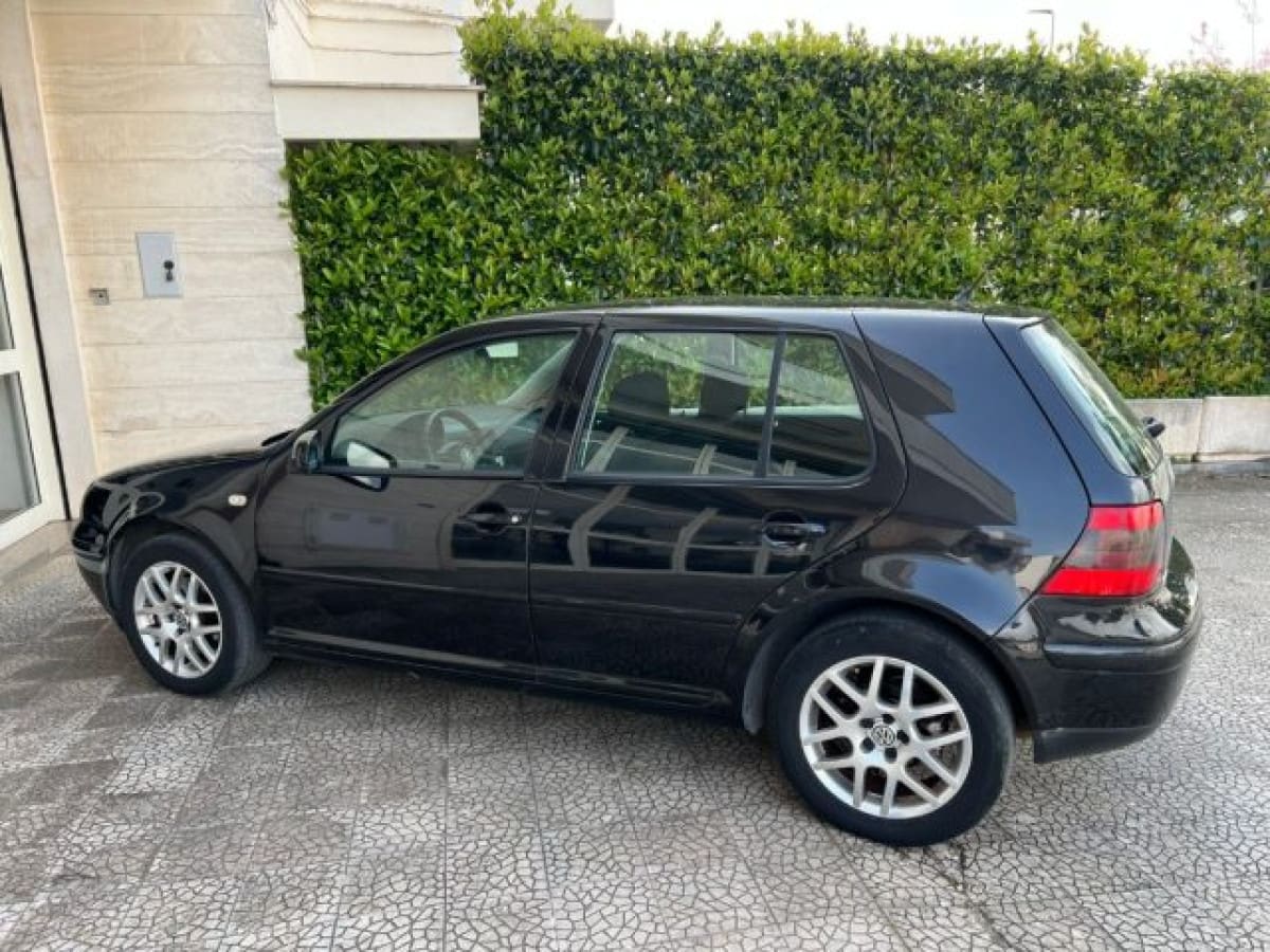 VOLKSWAGEN Golf 4ª serie 10