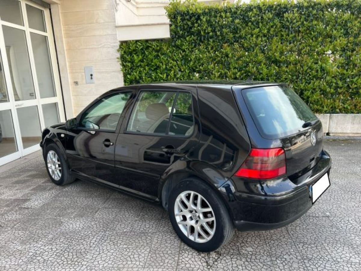 VOLKSWAGEN Golf 4ª serie 12