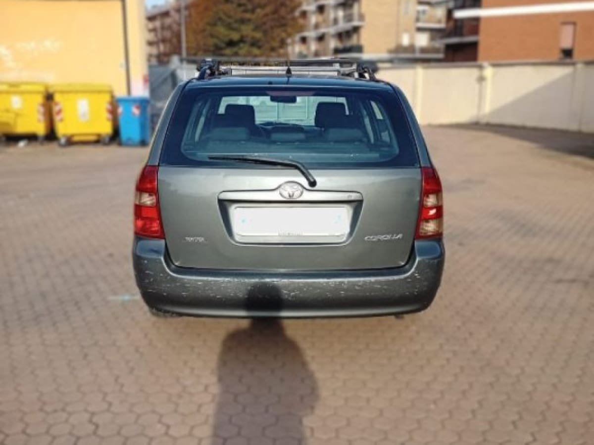 TOYOTA Corolla (2001-2004) 5