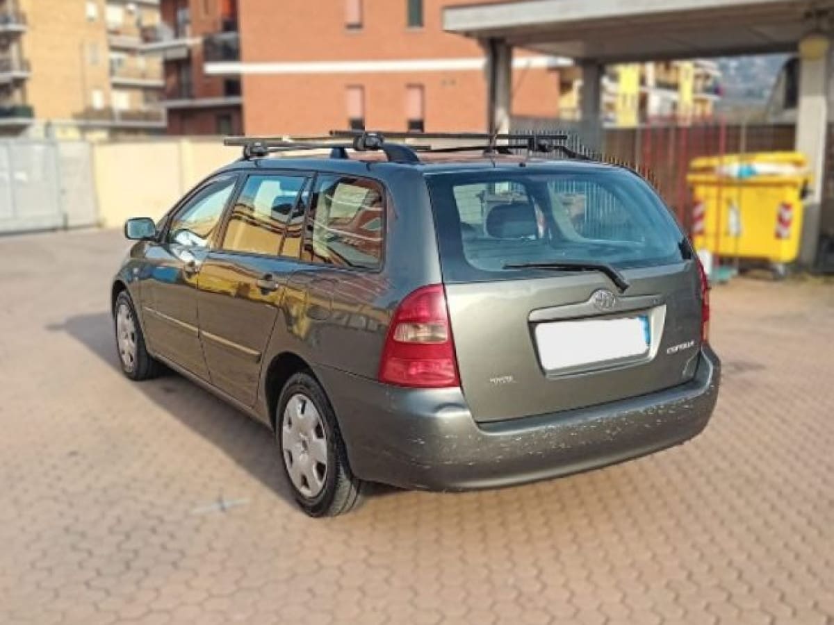 TOYOTA Corolla (2001-2004) 6