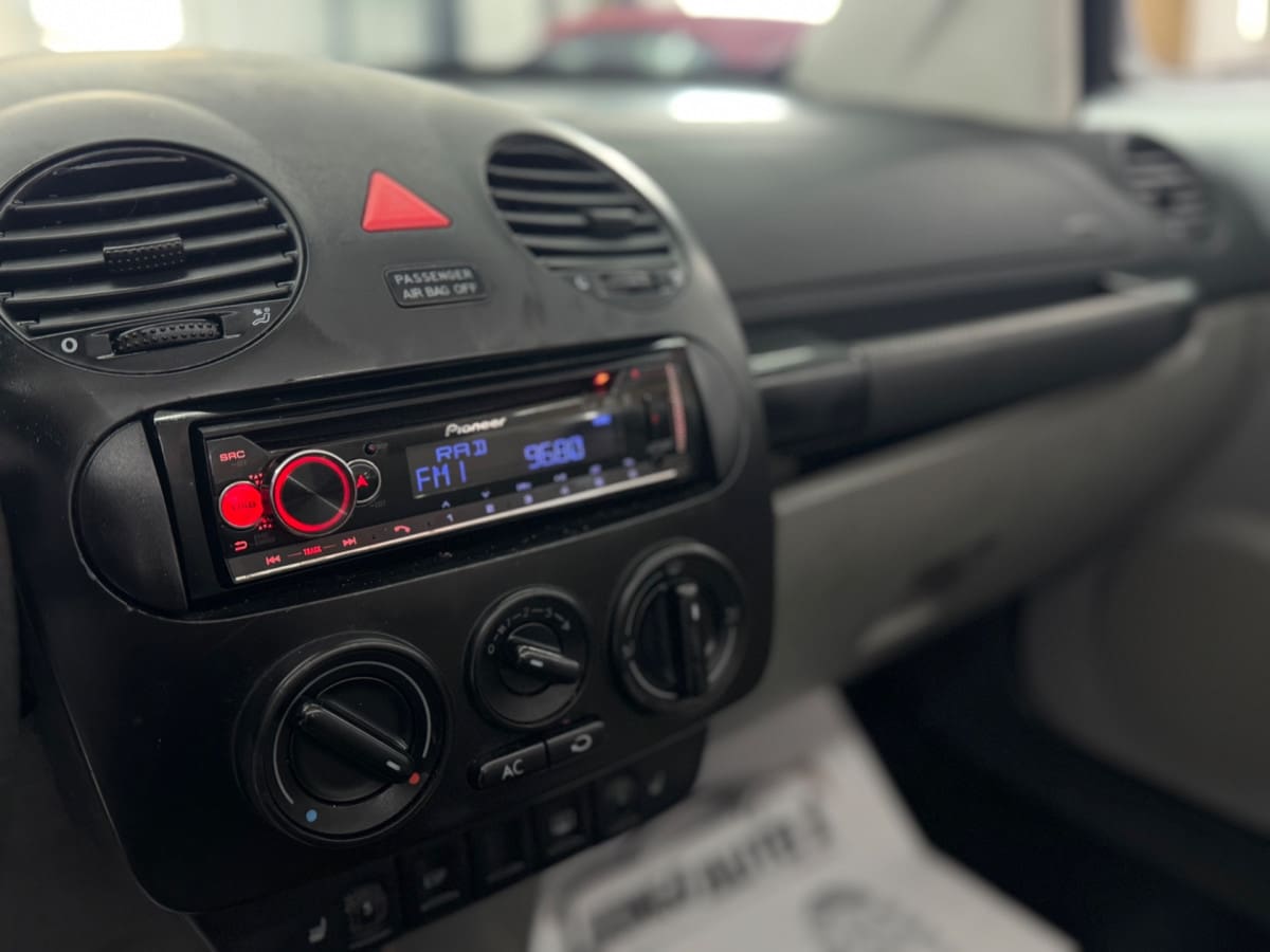 VOLKSWAGEN New Beetle 9