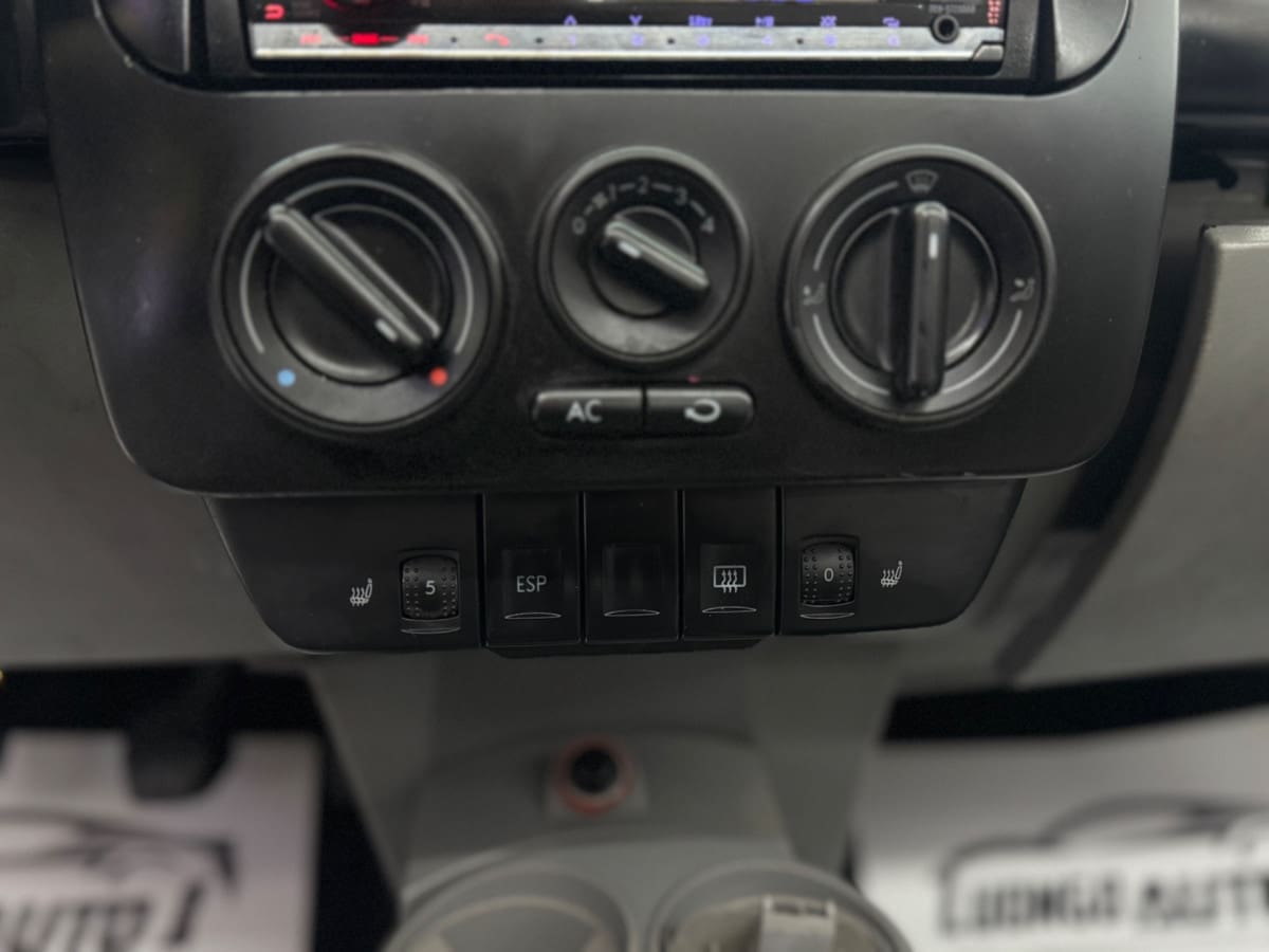 VOLKSWAGEN New Beetle 10