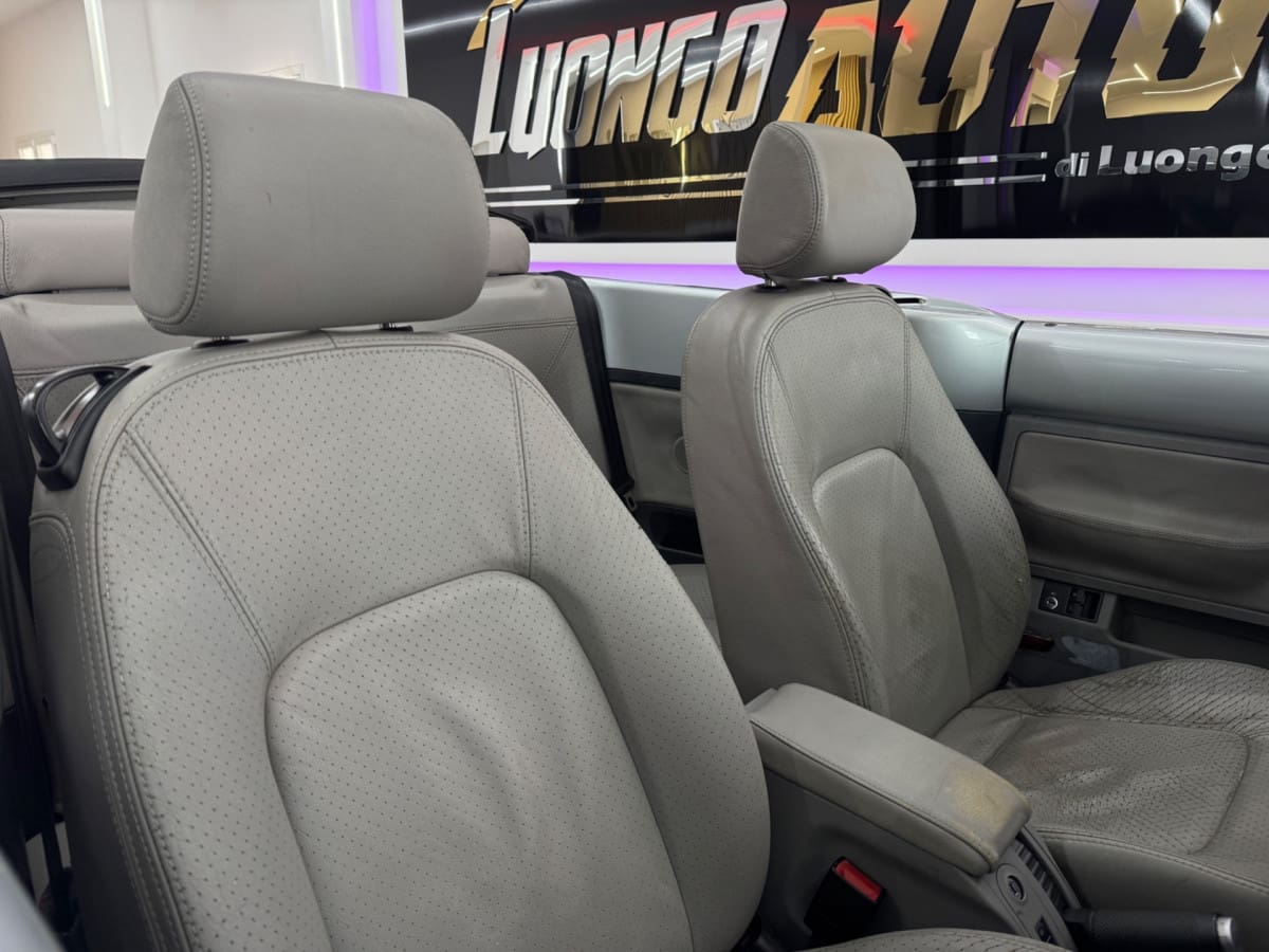 VOLKSWAGEN New Beetle 12