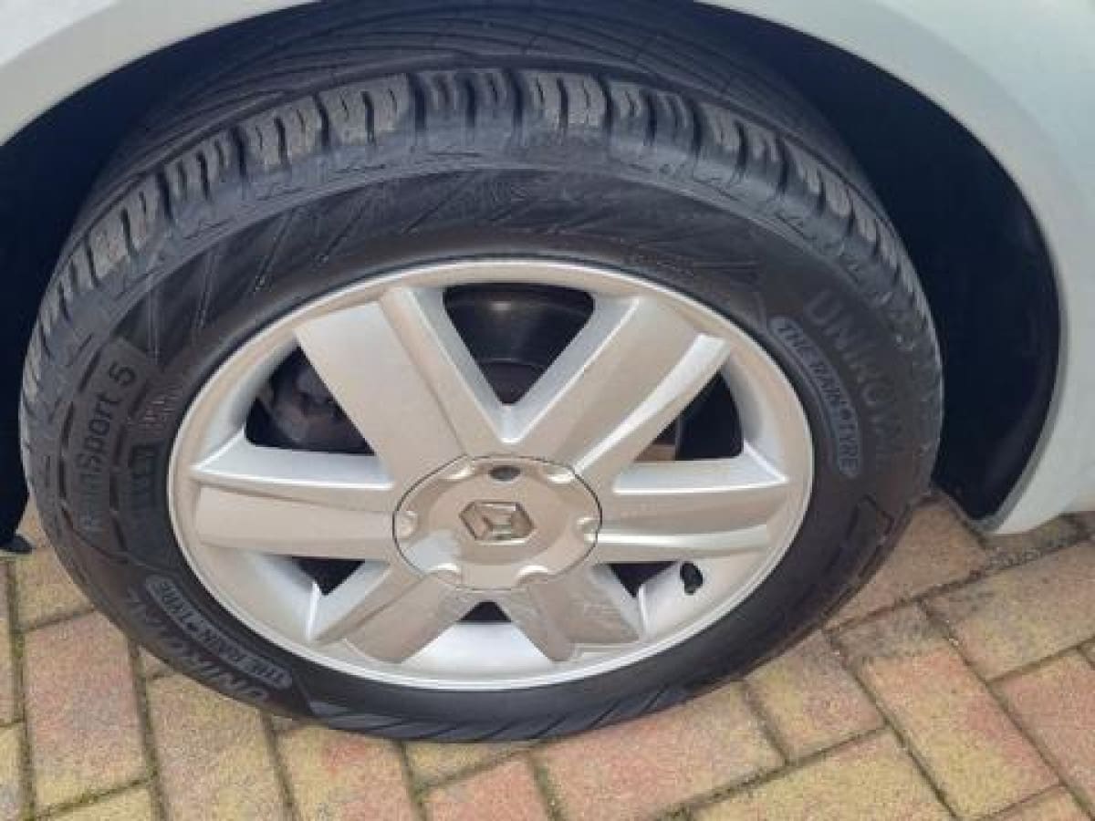 RENAULT Mégane 2ª serie 10