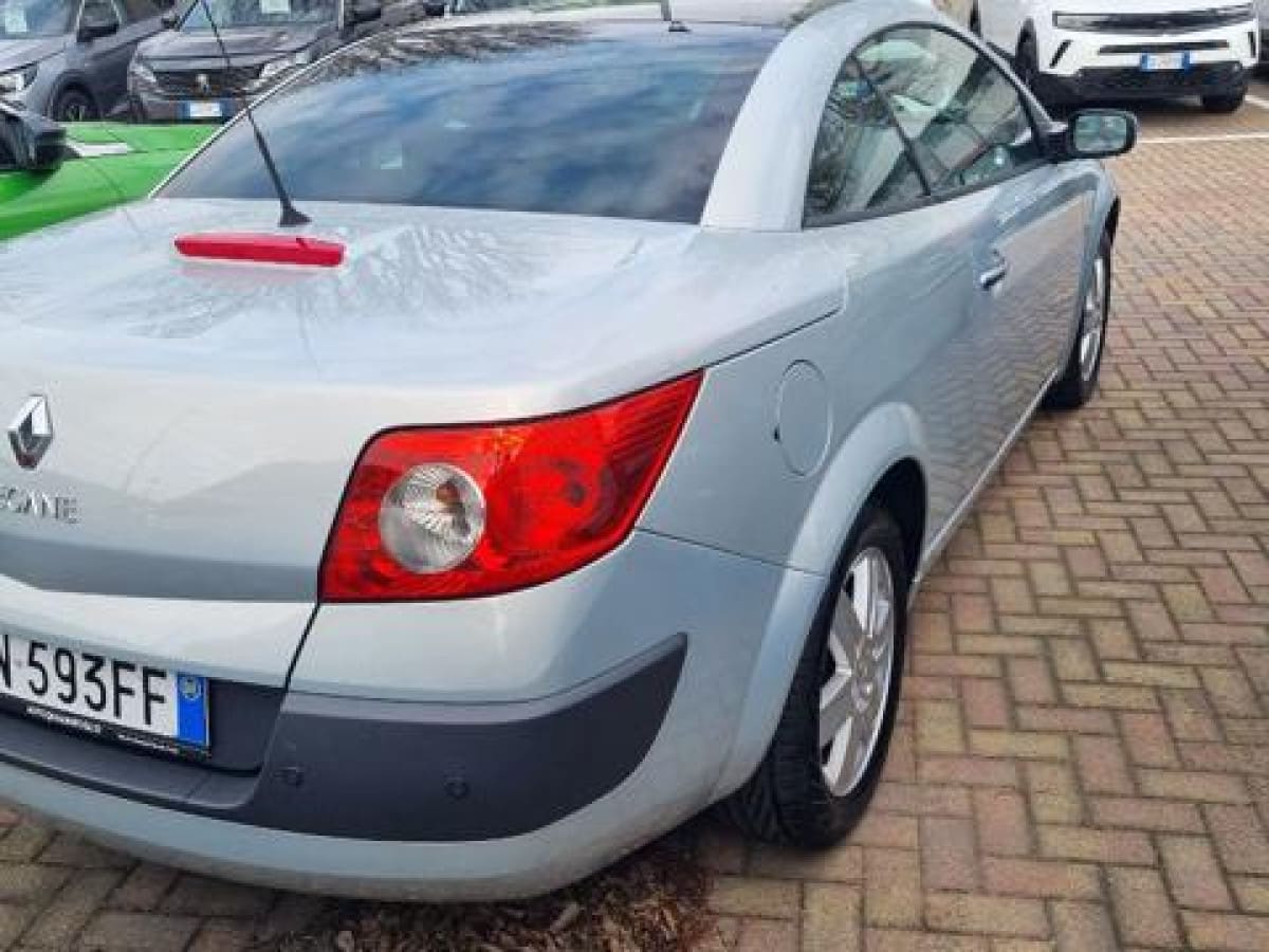 RENAULT Mégane 2ª serie 12