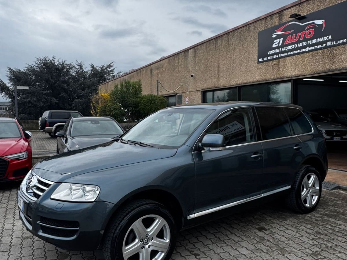 VOLKSWAGEN Touareg 2