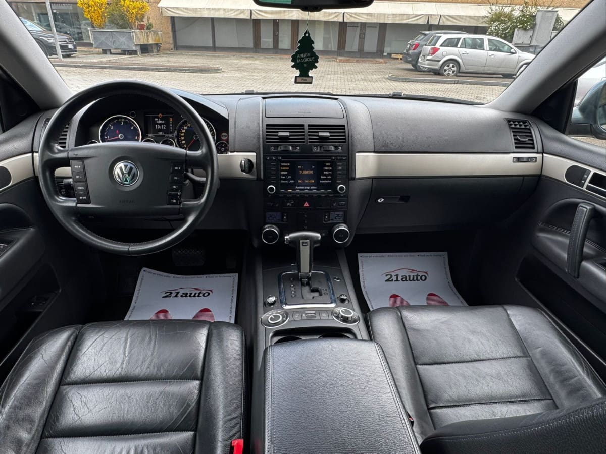 VOLKSWAGEN Touareg 3