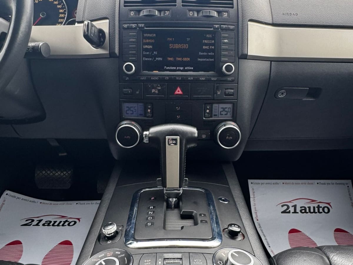 VOLKSWAGEN Touareg 4