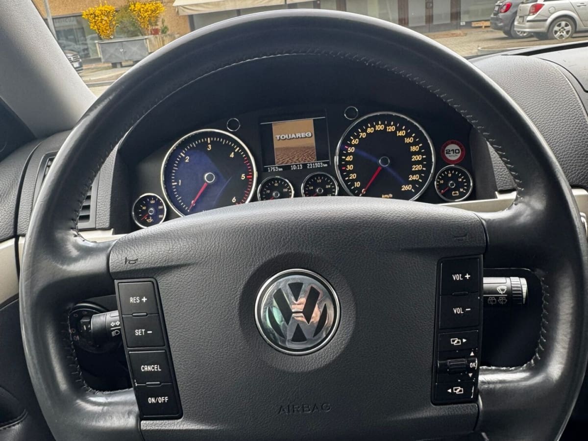 VOLKSWAGEN Touareg 5