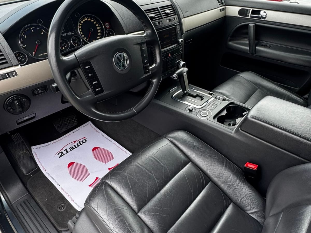 VOLKSWAGEN Touareg 6