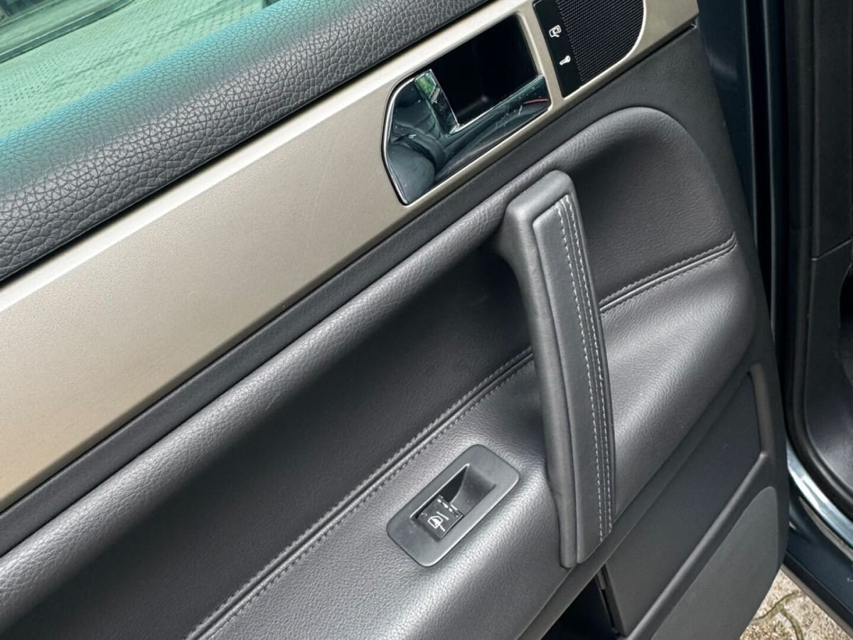 VOLKSWAGEN Touareg 7