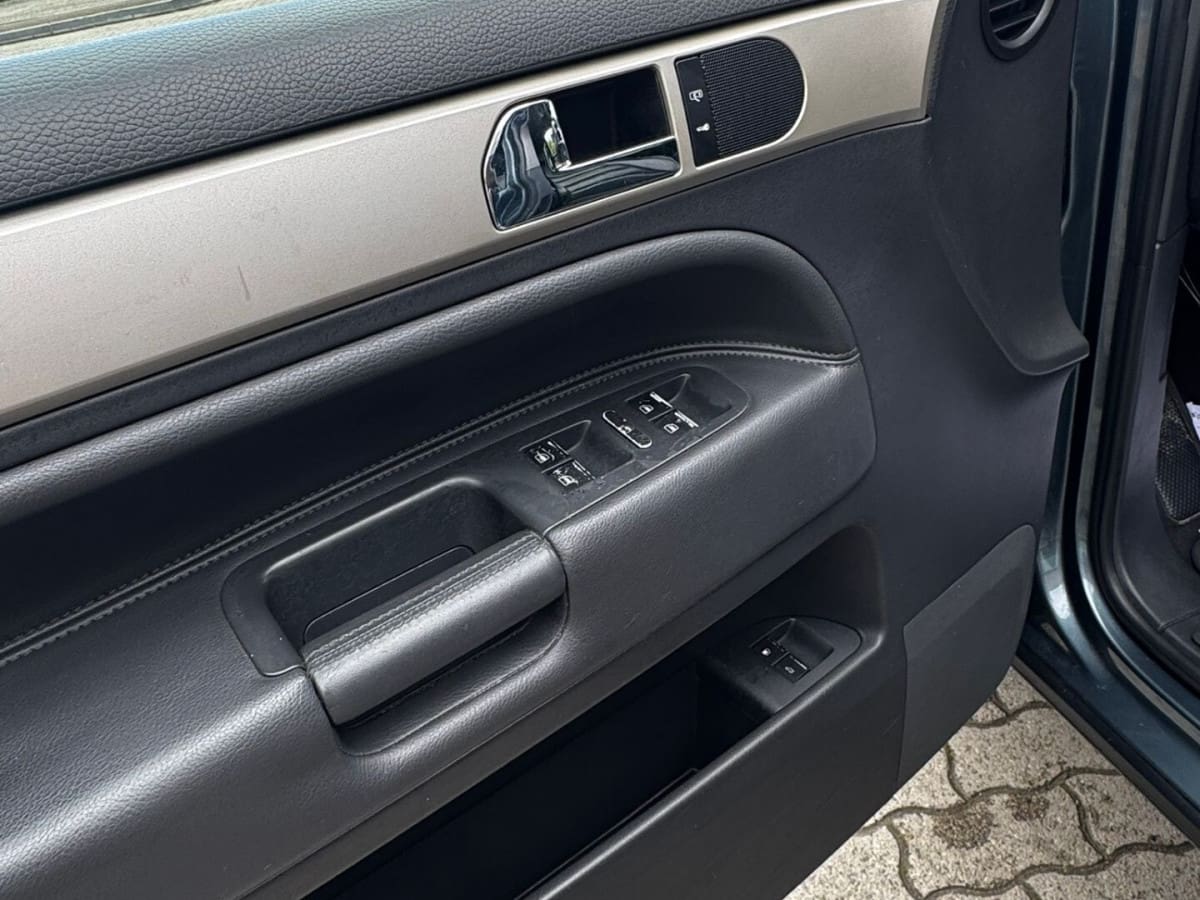 VOLKSWAGEN Touareg 9