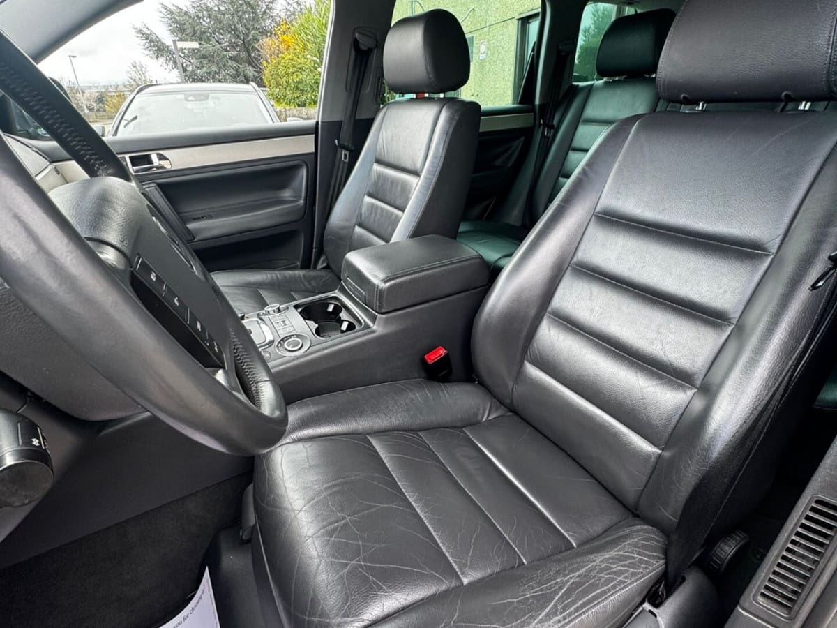 VOLKSWAGEN Touareg 10