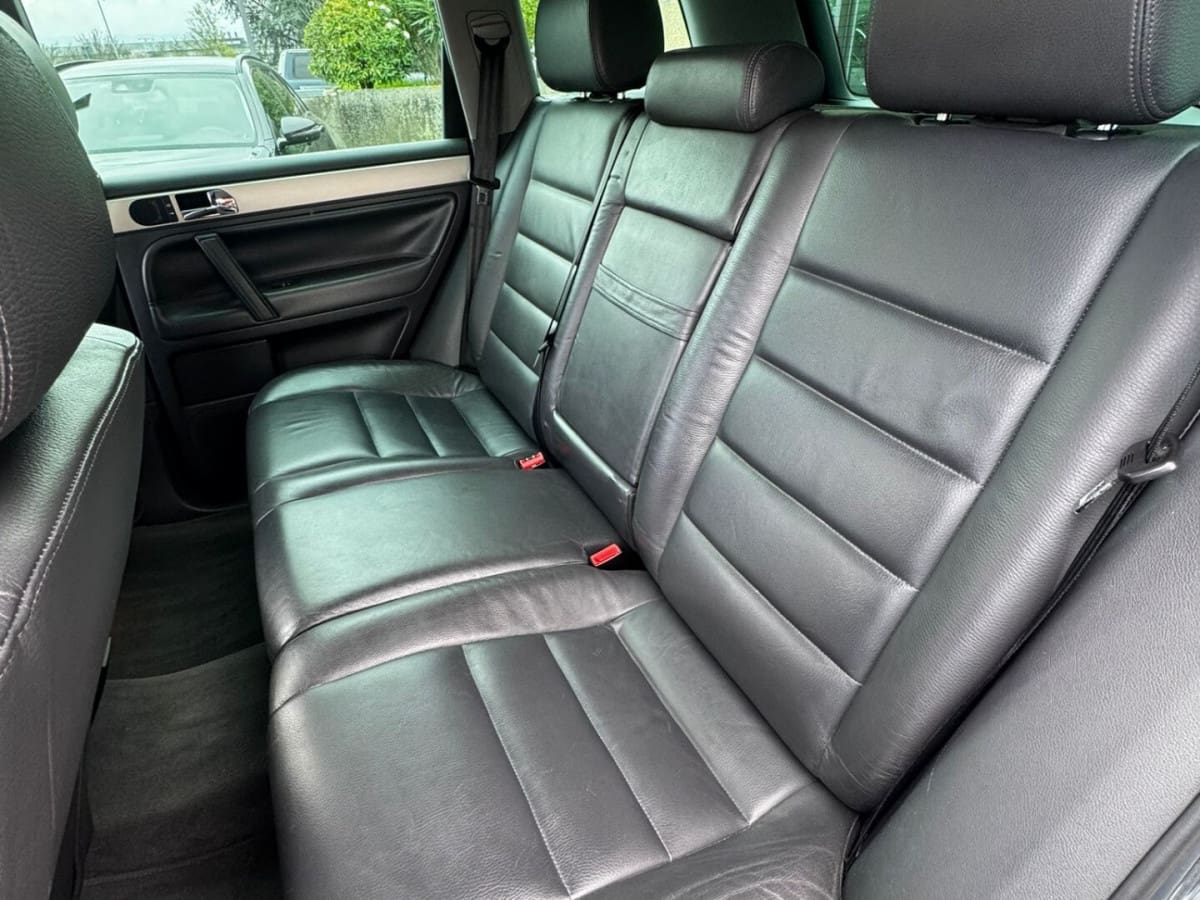 VOLKSWAGEN Touareg 11