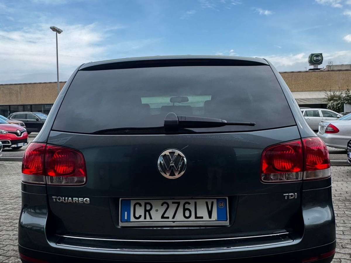 VOLKSWAGEN Touareg 17