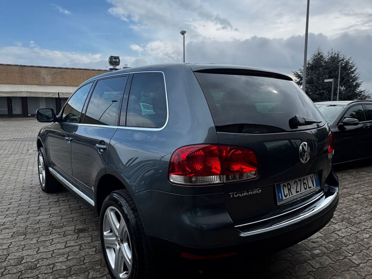 VOLKSWAGEN Touareg 18