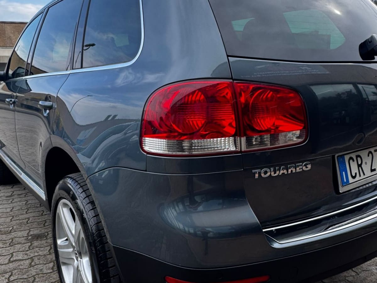 VOLKSWAGEN Touareg 19