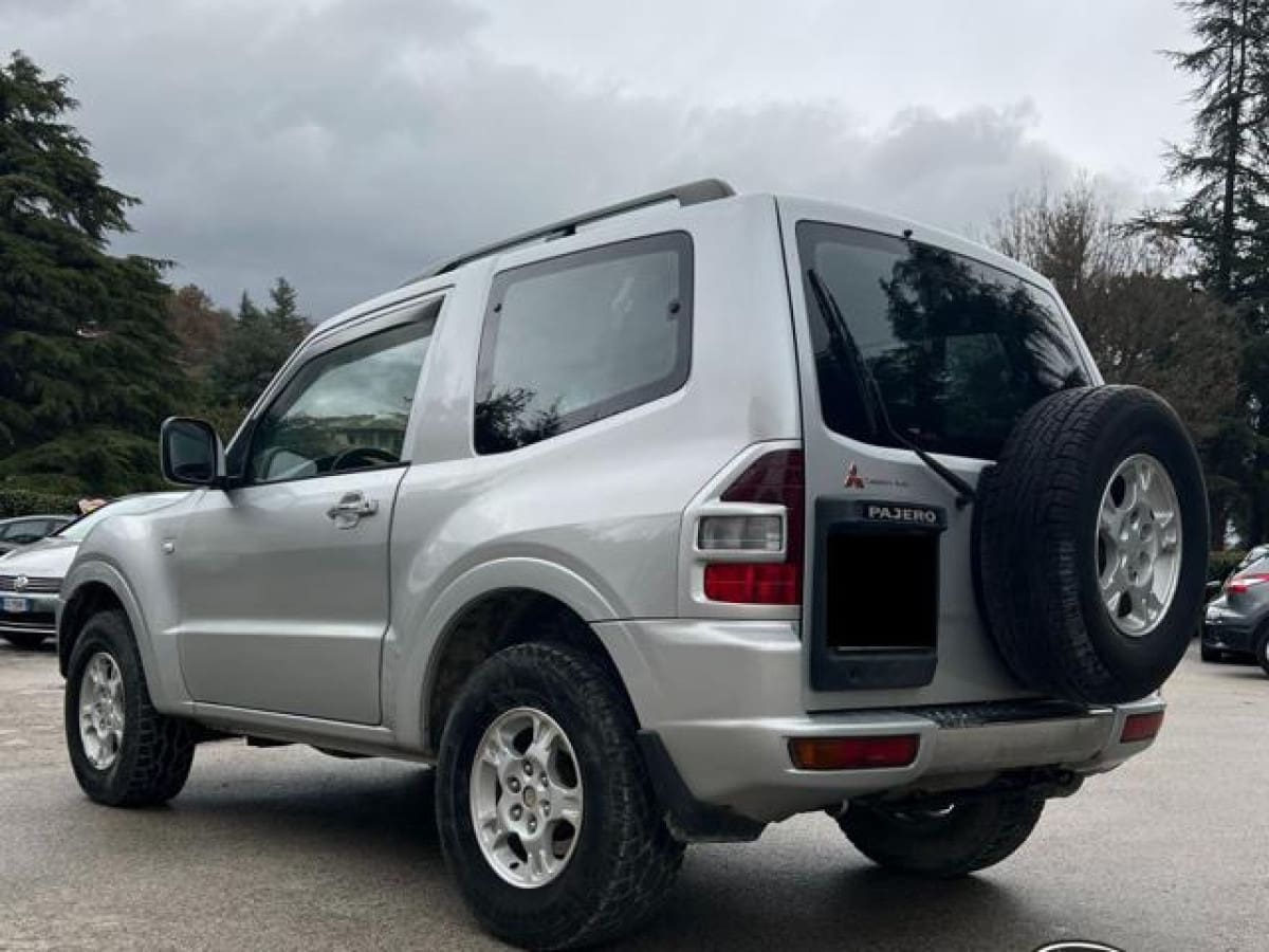 MITSUBISHI Pajero (\'82-\'00) 10