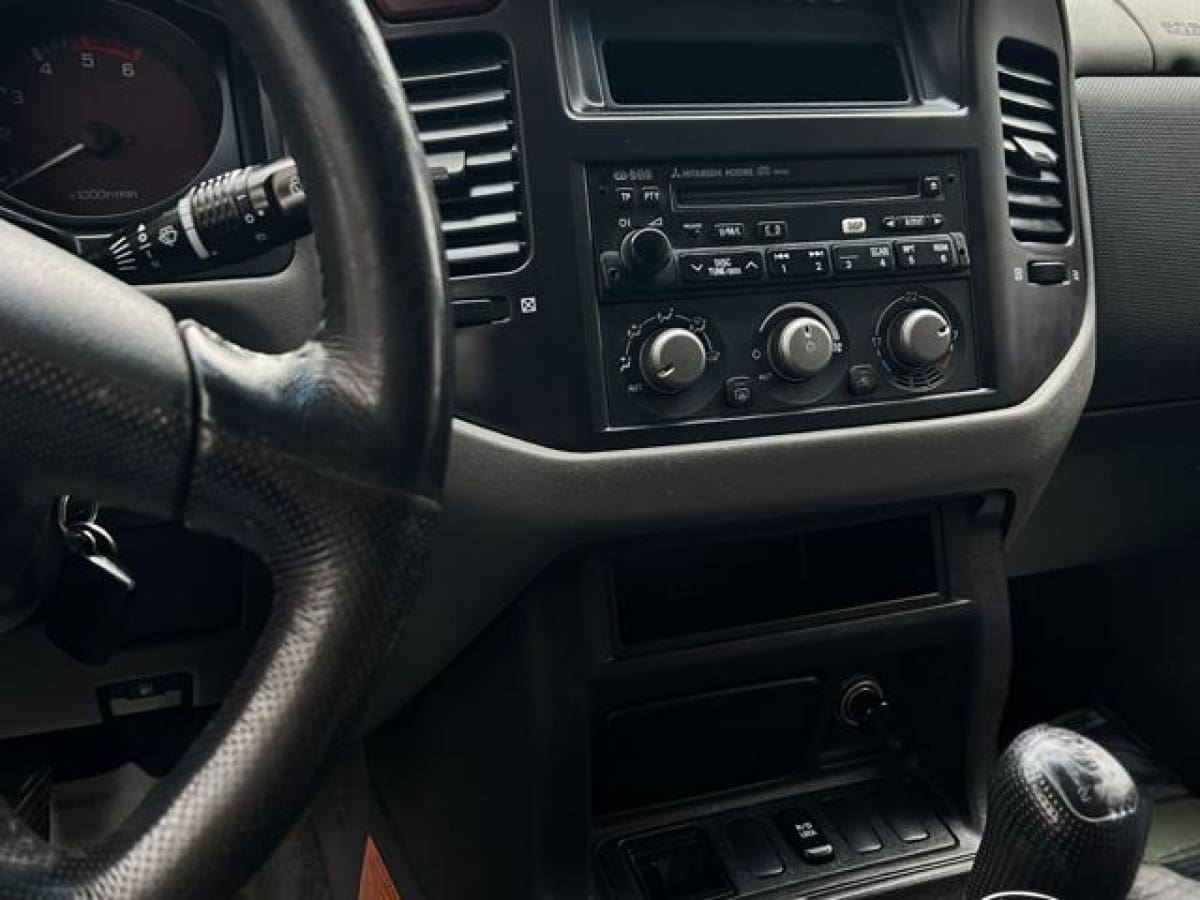 MITSUBISHI Pajero (\'82-\'00) 15