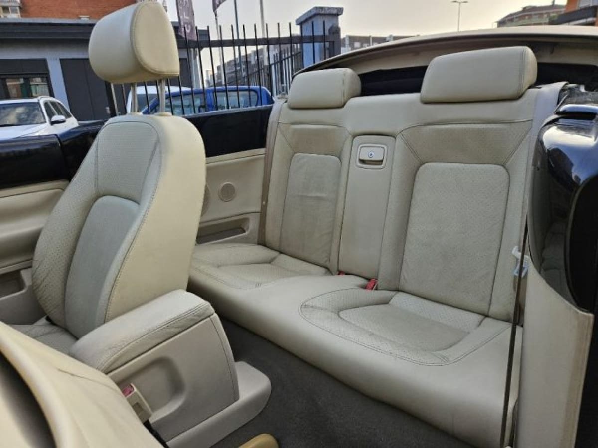 VOLKSWAGEN New Beetle 4