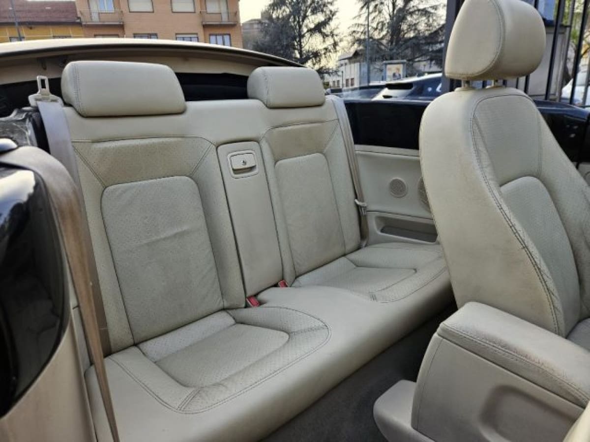 VOLKSWAGEN New Beetle 7