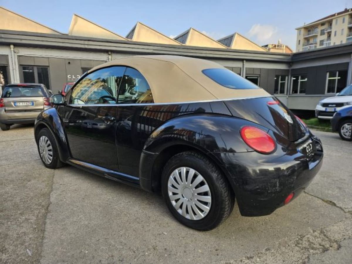 VOLKSWAGEN New Beetle 10