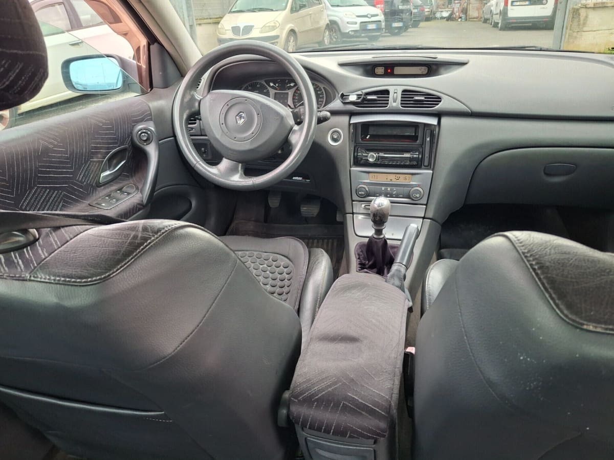 RENAULT Laguna 2ª s. 01-05 7