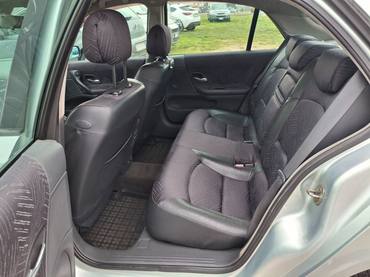 RENAULT Laguna 2ª s. 01-05 9