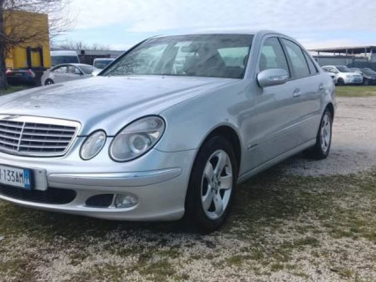 MERCEDES E 270 2