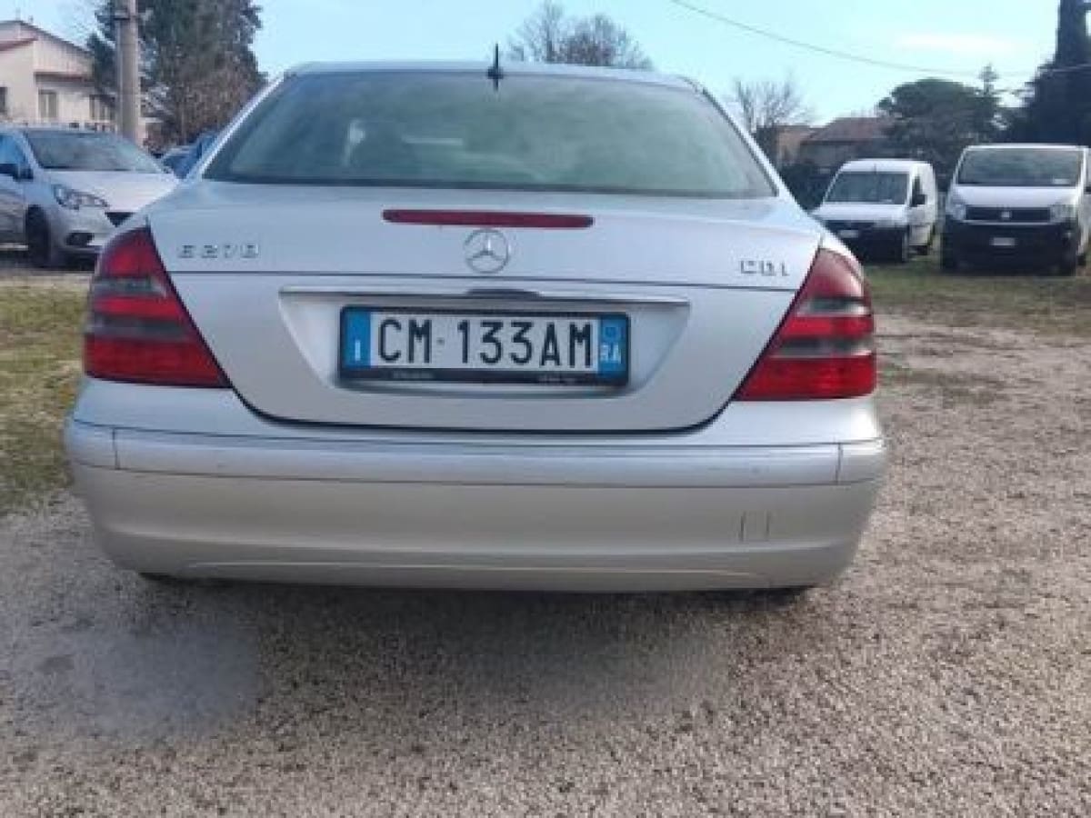 MERCEDES E 270 10