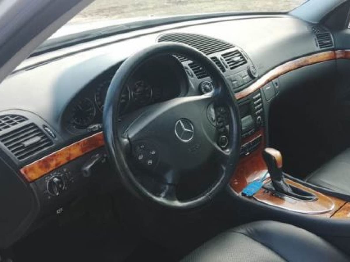 MERCEDES E 270 11