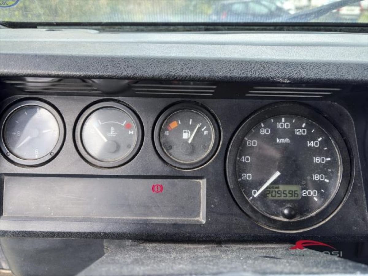 LAND ROVER Defender 3