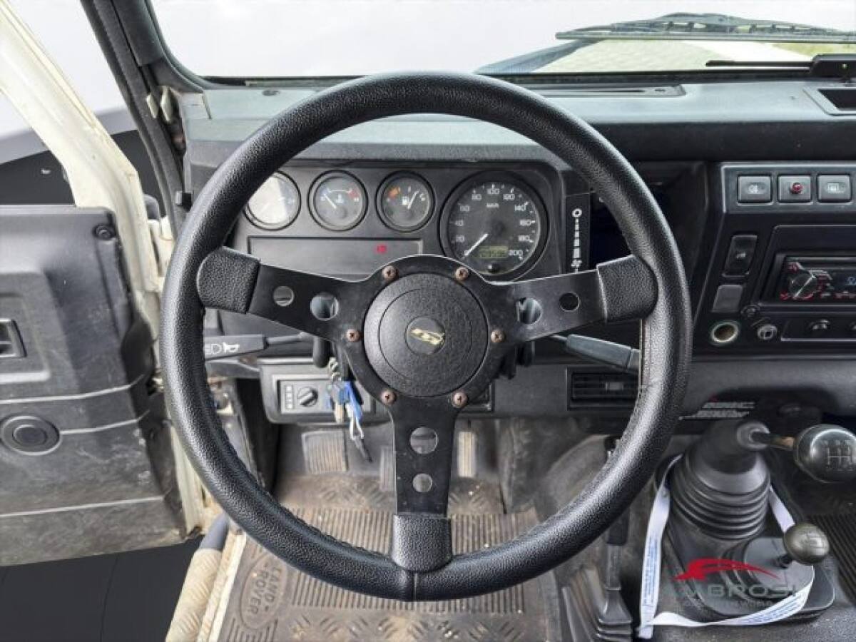 LAND ROVER Defender 4