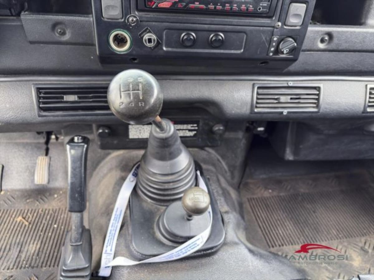 LAND ROVER Defender 7