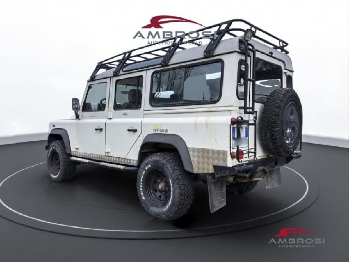 LAND ROVER Defender 9