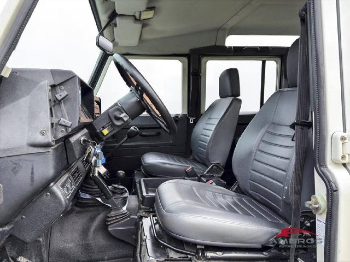 LAND ROVER Defender 14